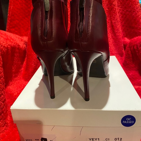 Sexy 🍷 wine color Italian made leather boot - Picture 3 of 8